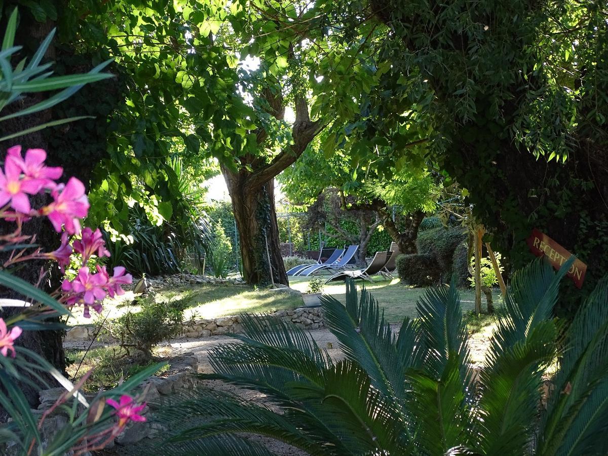 Bastide Des Princes B&B Caderousse Exterior photo